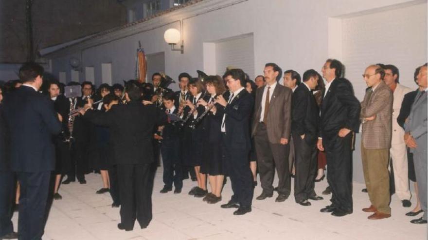 Los músicos de la Filharmònica Alcudiana durante el acto inaugural de su actual sede. | LEVANTE-EMV