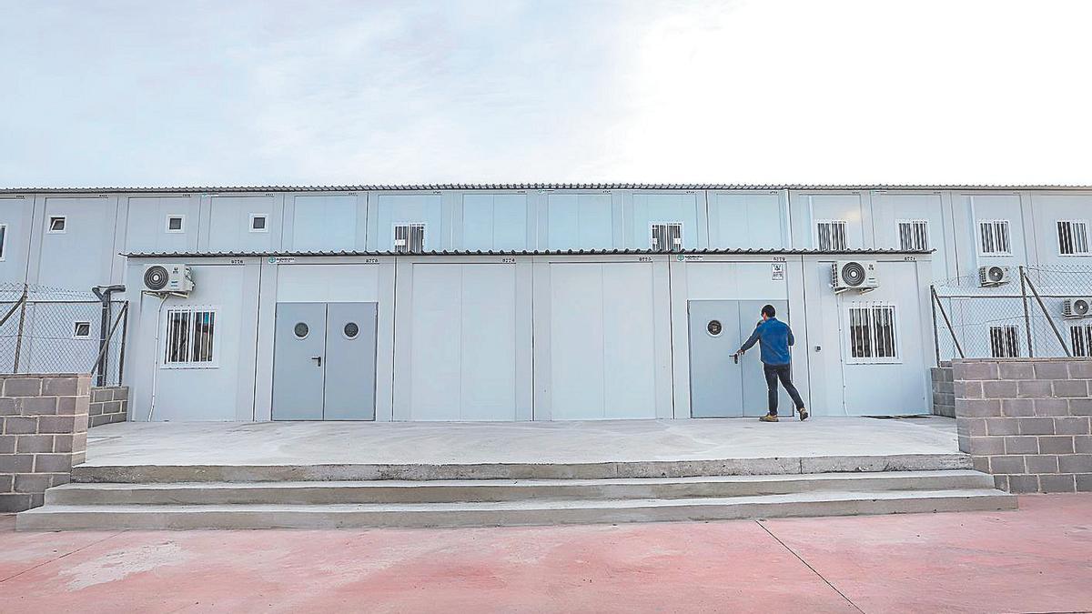 Acceso al colegio de prefabricadas Inmaculada que la Generalitat necestia para cubrir la demanda escolar