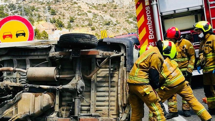 Tres heridos en un choque entre dos vehículos en Altea