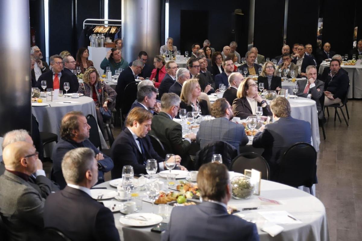 Asistentes a Los desayunos de CÓRDOBA, que han contado en esta ocasión con el presidente de Montilla Moriles, Javier Martín.