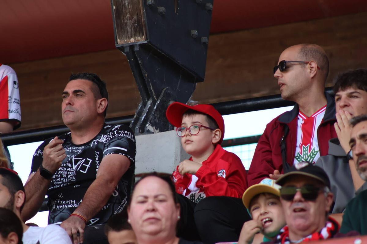 Partido entre el Zamora CF y el Cacereño disputado en el Estadio Municipal Ruta de la Plata.