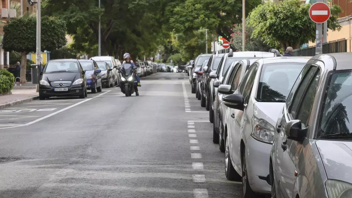 El contrato de la nueva zona azul y naranja de Alicante se retrasa un mes más