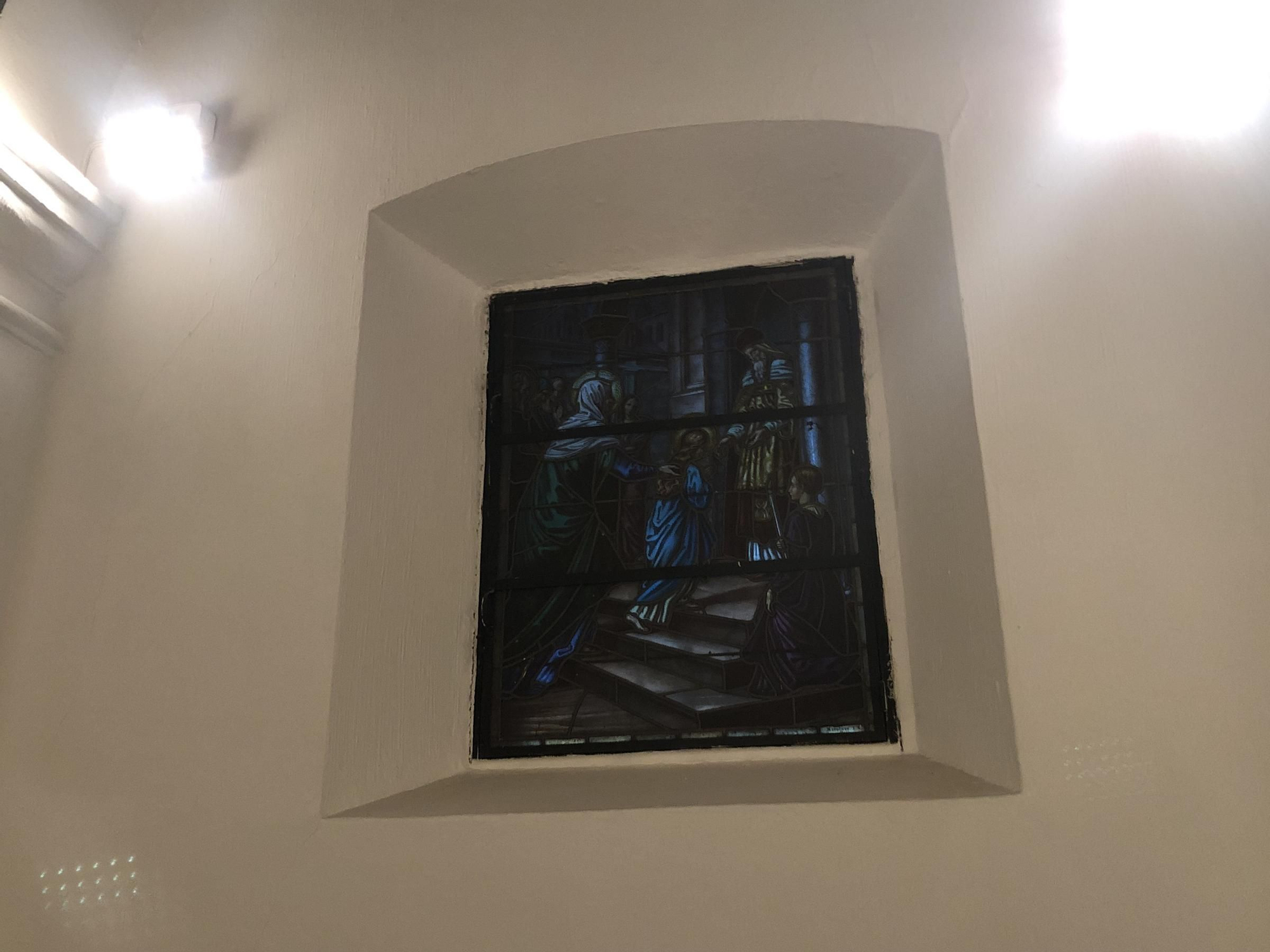 Las vidrieras del santuario de La Montaña de Cáceres