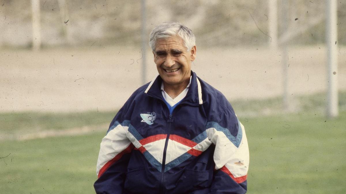 Arsenio Iglesias, en un entrenamiento en la torre en los años noventa.
