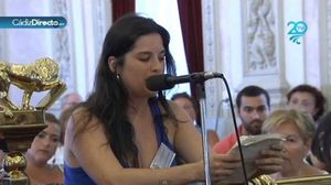 La intervenció d’Inmaculada Michinina al ple de l’Ajuntament de Cadis que ha arrasat a les xarxes