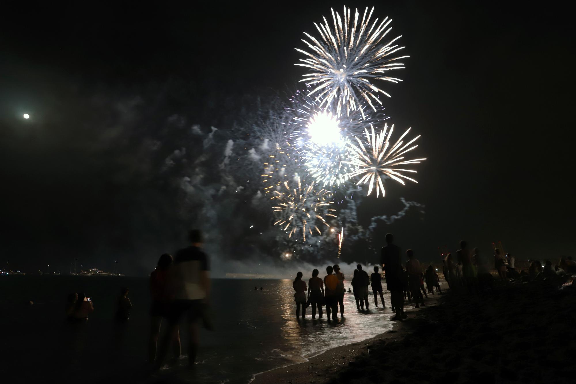 Los fuegos artificiales dan la bienvenida a la Feria de Málaga 2022