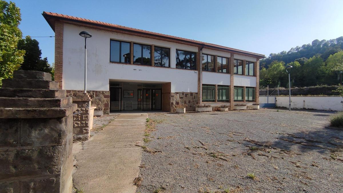 Centre cívic de Cal Riera, una de les colònies de Puig-reig