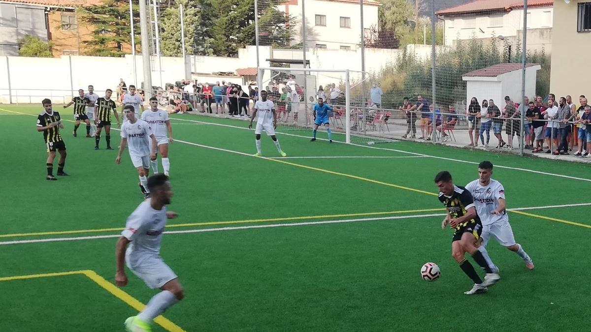 El Utrillas, disputando su partido liguero del pasado fin de semana en el estadio de La Vega.