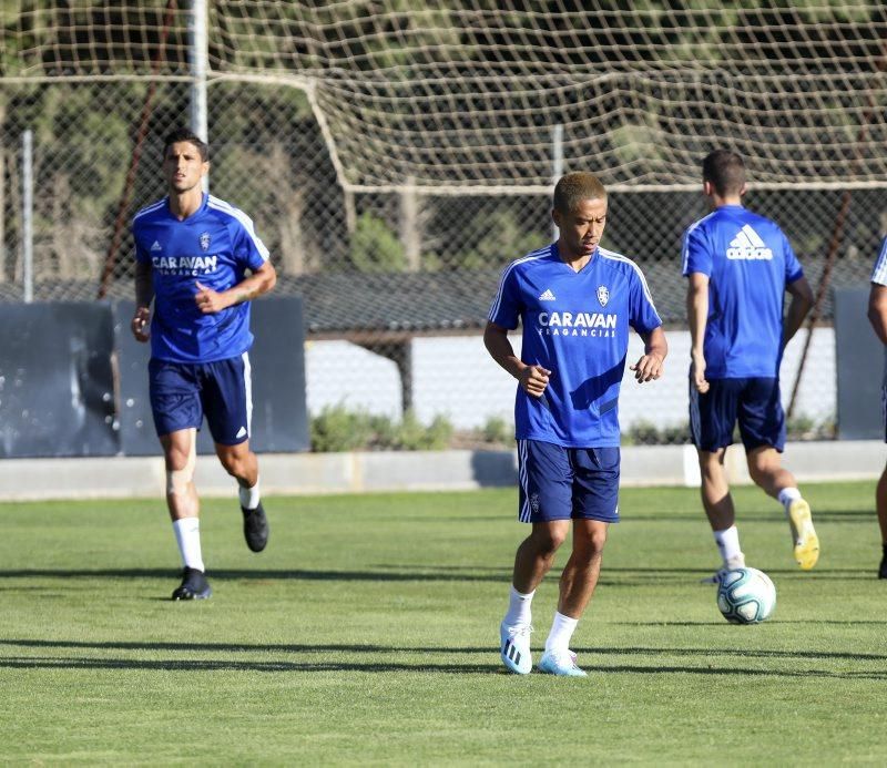 Entrenamiento del Real Zaragoza previo al partido de mañana