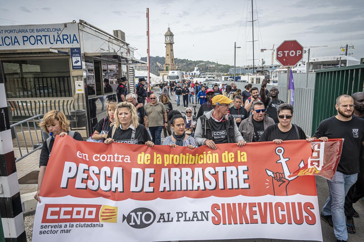 Pescadores de Barcelona protestan contra la prohibición de la pesca de arrastre