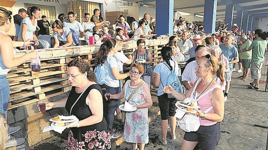 Paellas y la ‘torrà’ de sardinas, ineludibles