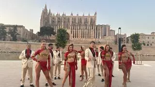 Bailarines de Lío toman las calles de Palma antes de la gran apertura