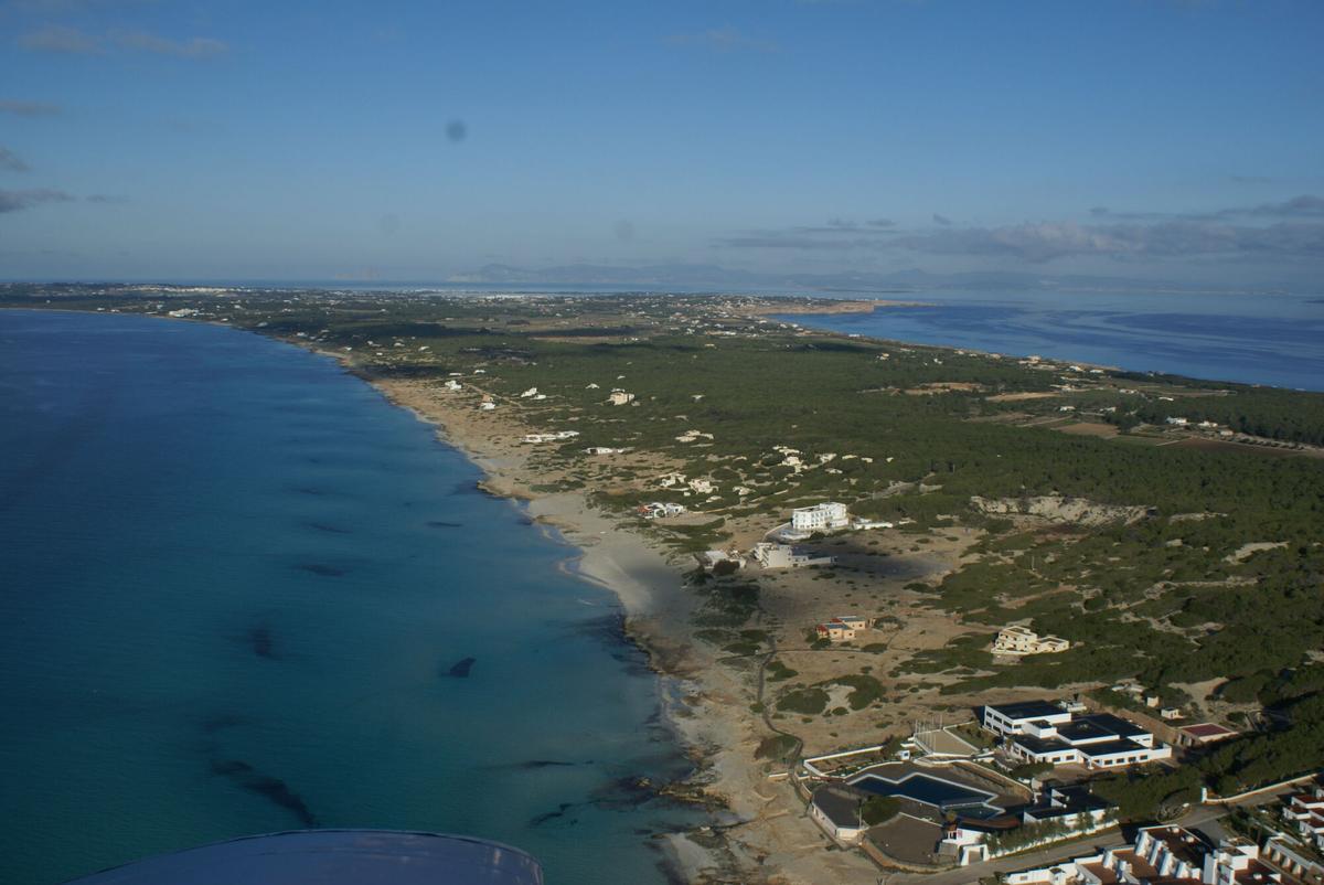 Vista aérea de la zona de la playa de Migjorn, en Formentera