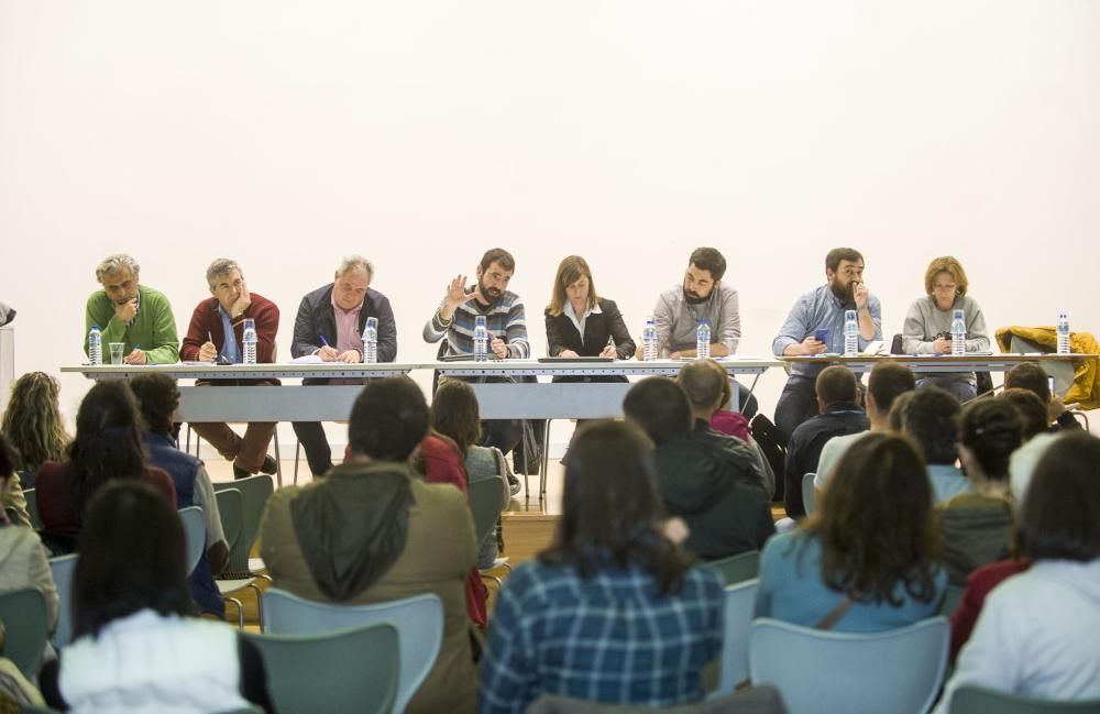 Novo Mesoiro debate sobre el nuevo colegio