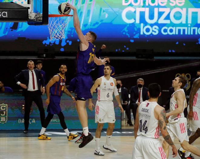 Rolands Smits durante la final de la Copa del Rey 2021 de baloncesto entre el FC Barcelona y el Real Madrid disputada en el WiZink Center.