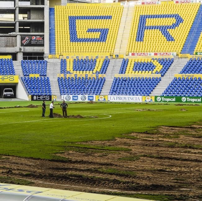 PREPARANDO EL CESPED PARA LA PROXIMA TEMPORADA