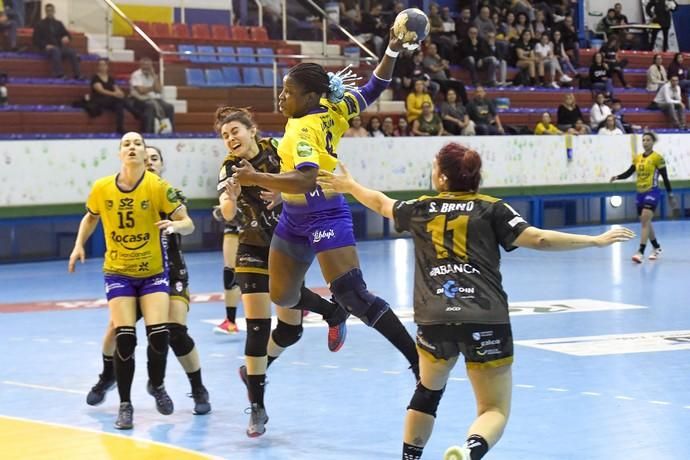 26-02-20 DEPORTES. PABELLON DE LAS REMUDAS. BARRIO DE LAS REMUDAS. TELDE. Partido de balonmano femenino entre el Remudas Rocasa y el Guardés disputado en Pabelloon Antonio Moreno del barrio teldense de Las Remudas.    Fotos: Juan Castro.  | 26/02/2020 | Fotógrafo: Juan Carlos Castro