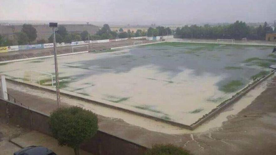 Una tormenta causa daños en las calles y en las cosechas