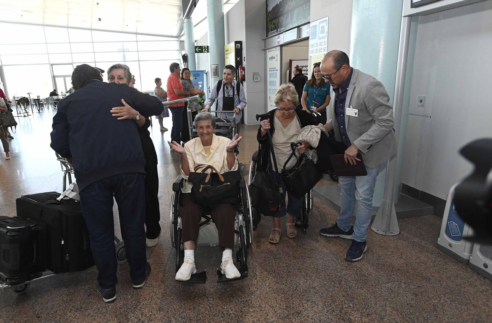 El centenario Gonzalo Nodal, entre los 200 emigrantes gallegos que vuelven a la tierra que les vio nacer