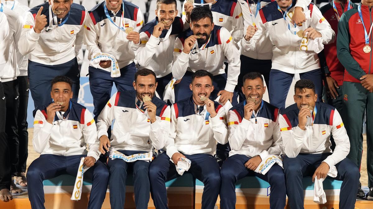 L&#039;equip amb les medalles.