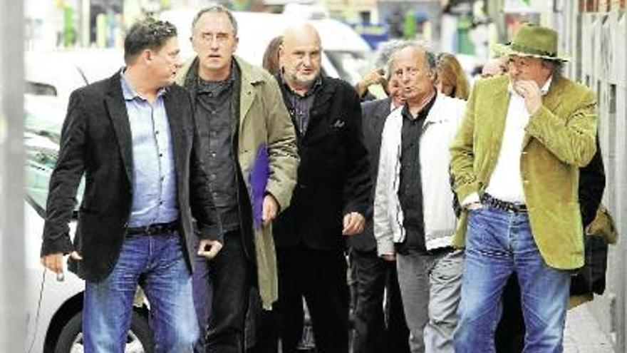 Antonio Onetti, Jose luis Acosta, Antón Reixa, Fermin Cabal I Ángel Illarramendi arriben a la SGAE.