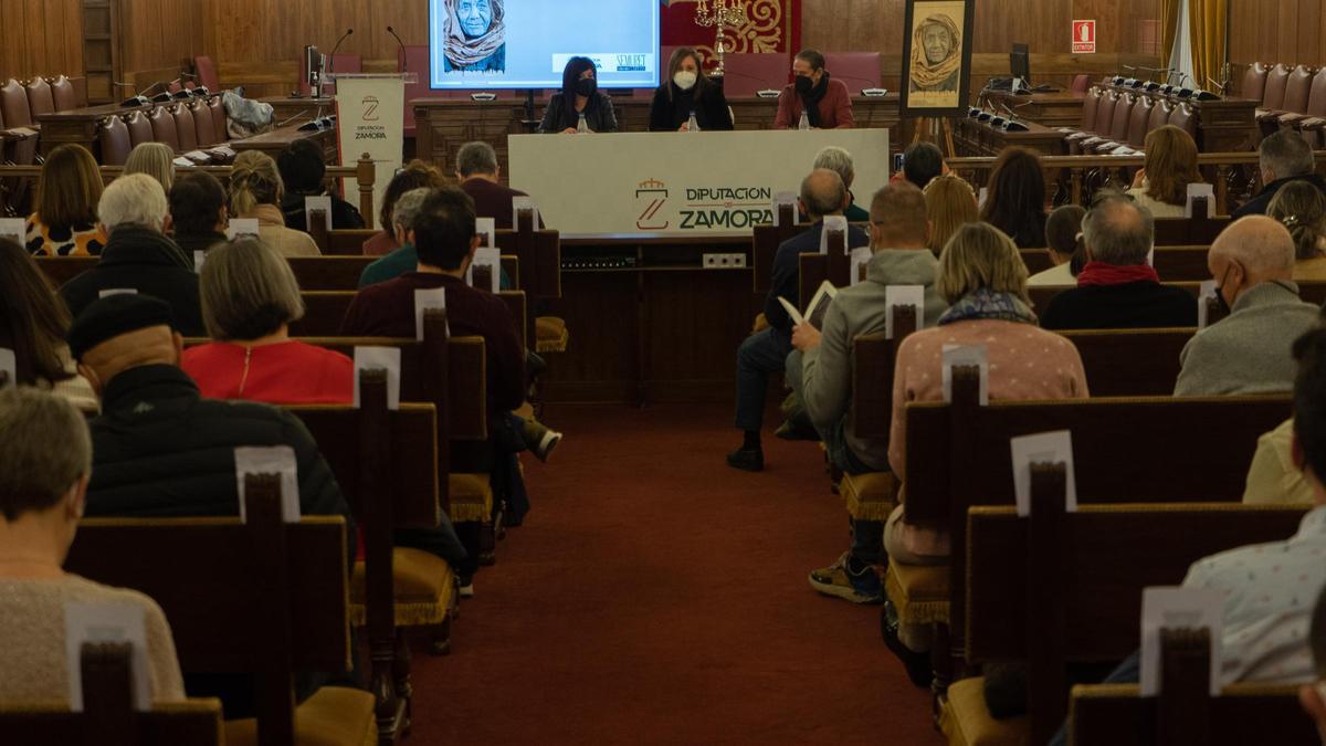 Presentación del libro en el salón de Plenos de la Diputación de Zamora.