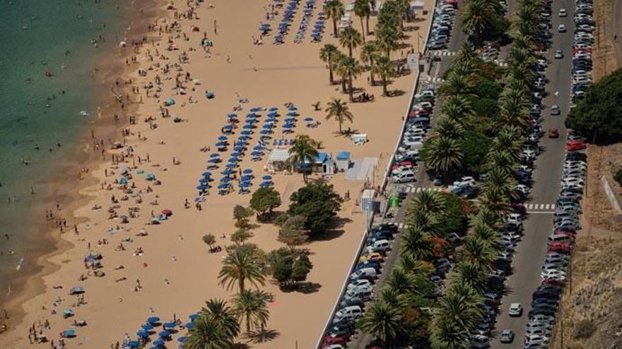 Imagen de la santacrucera playa de Las Teresitas durante el pasado agosto.