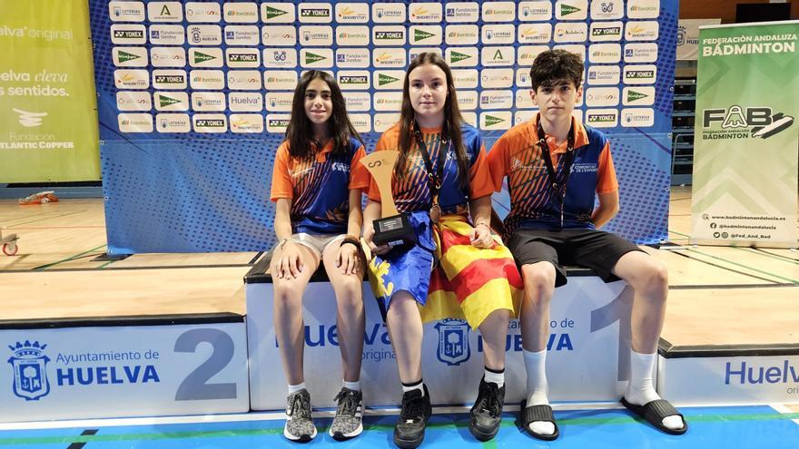 Martina, Selenia y Feliu en el Campeonato de España de bádminton.