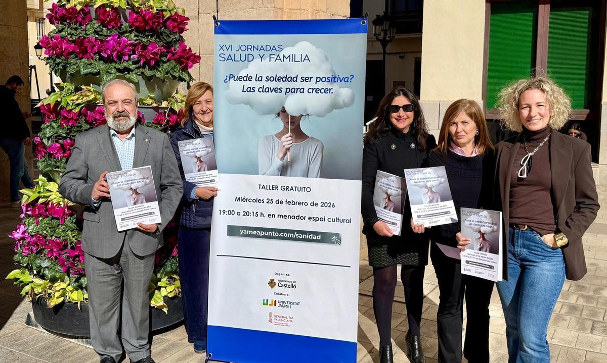 El edil Luciano Ferrer (izquierda) en la presentación de las jornadas, este viernes.