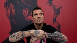 FOTODELDÍA MADRID, 26/11/2024.- Tras cuatro años sin publicar un disco con material inédito, Dani Martín vuelve con su quinto álbum de estudio, ‘El último día de nuestras vidas’, un trabajo de diez cortes de pop rock bailables, pero que a su vez están cargados de sinceridad y rabia, y en el que en una de sus canciones arremete contra músicos actuales que se creen estrellas. EFE/Daniel González