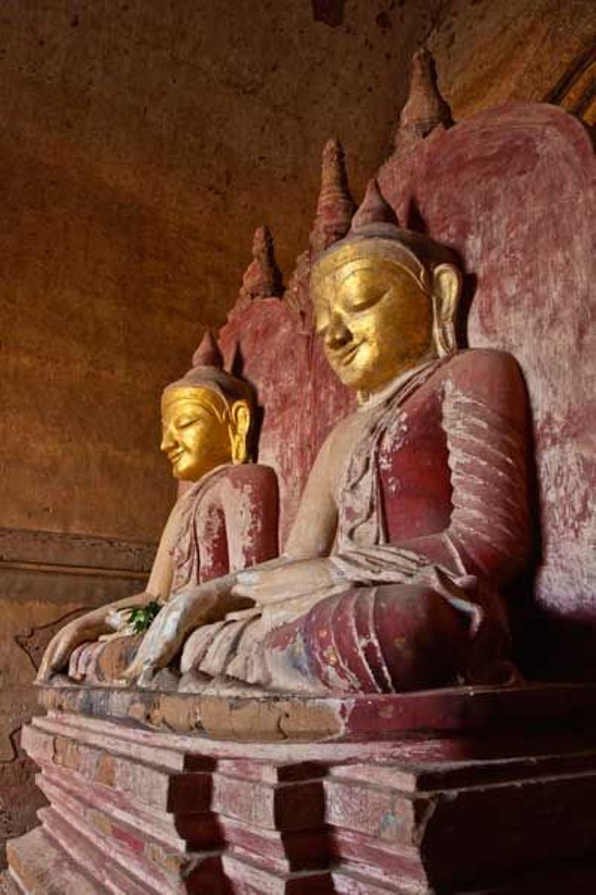 En el interior del Templo Dhammayangyi se encuentran estos Budas del siglo XII.