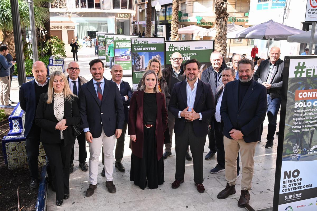 El acto contó con la presencia del alcalde de Elche, Pablo Ruz; de María Pomares, redactora jefa de INFORMACIÓN y responsable de la edición de Elche, Baix Vinalopó y Vega Baja; y de representantes de las distintas empresas y entidades patrocinadoras de la exposición.