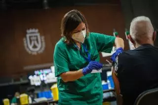 El Gobierno se apoya en las empresas canarias para vacunar contra la Covid a los rezagados
