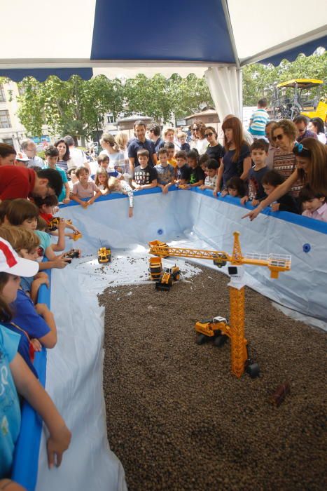 Jornada de ingeniería en la calle, en la plaza del Ayuntamiento de València.