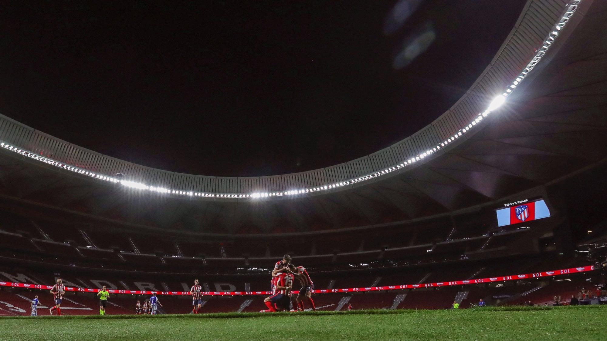 Los jugadores del Atlético celebran un gol ante la Real en el Wanda.