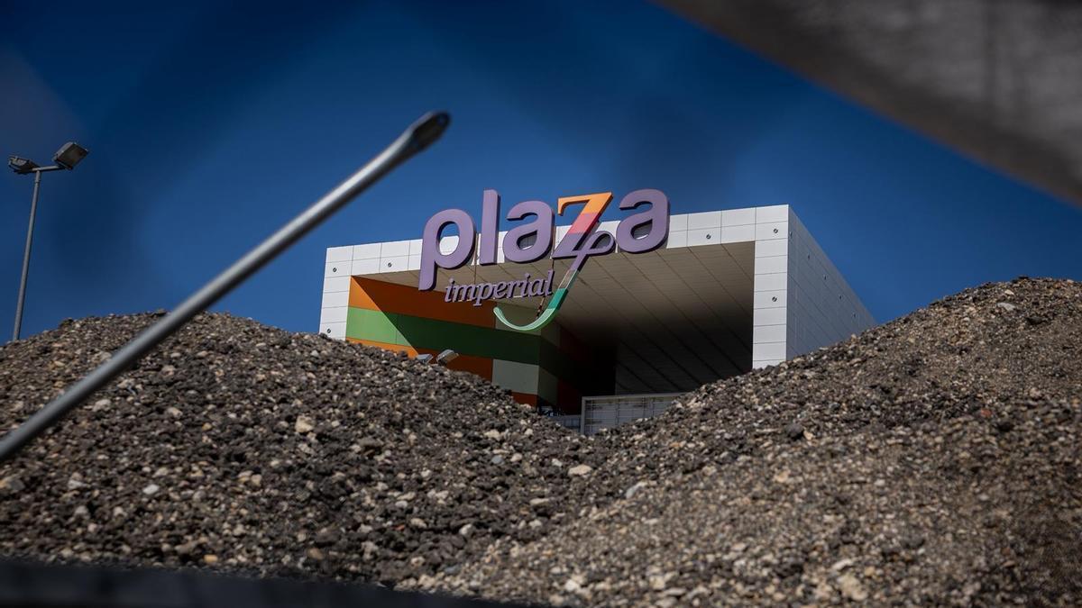 Adiós definitivo a Plaza Imperial: comienza la demolición del centro comercial que iba a cambiar Zaragoza