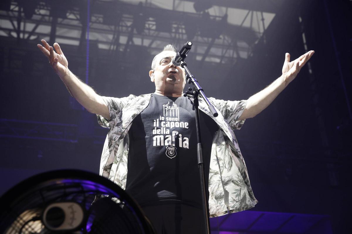 Hombres G desbordan Gijón con su concierto Hombres G desbordan Gijón con su concierto