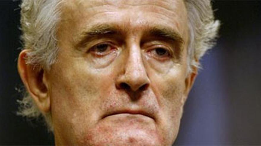 Karadzic comparece ante los jueces sin abogado defensor