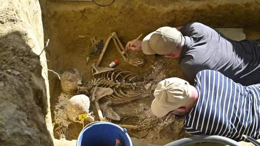 Las primeras exhumaciones recuperan 24 fusilados de la fosa común más grande de Aragón: "El tiempo nos ha condicionado bastante"