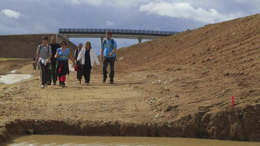 El grupo surcando los caminos por la comarca del Pan.