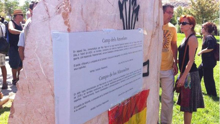 El memorial «Campo de los Almendros» se inaugura en Alicante con pinturas fascistas