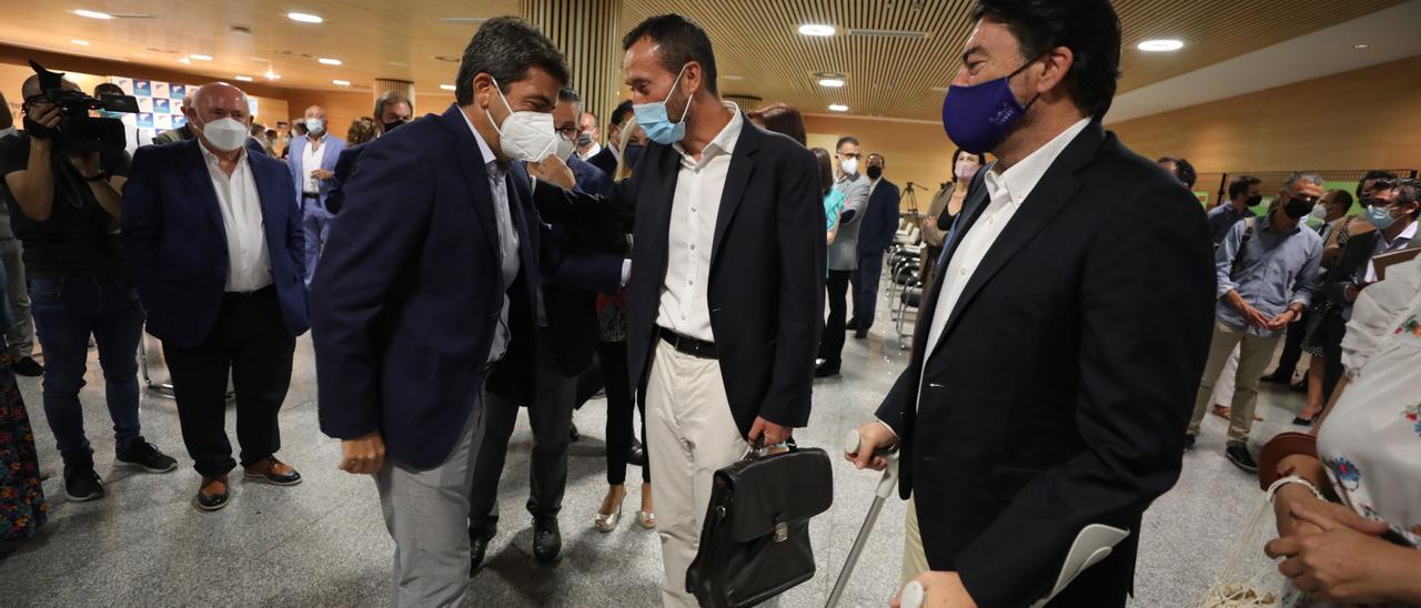 Acto empresarial en el aeropuerto de Elche-Alicante con Luis Barcala, Carlos Mazón y Carlos González, imagen de archivo