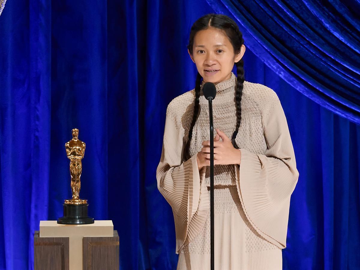 'Nomadland', triunfa en la noche de los Oscar con mejor película, dirección y actriz.