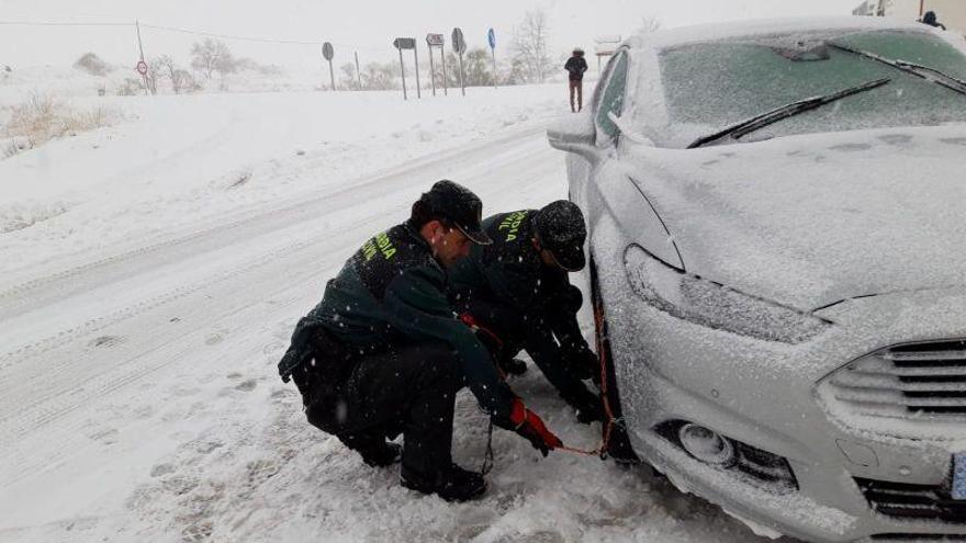 Rescatada una mujer a punto de dar a luz que había quedado atrapada en un coche