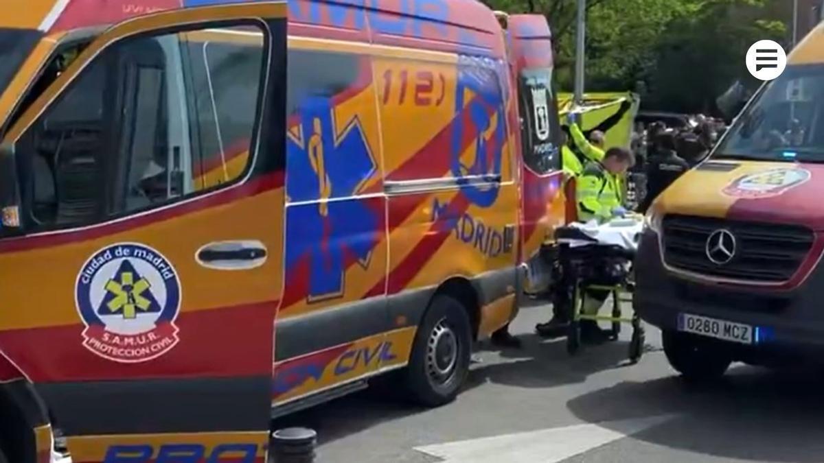 Un menor de 17 años muere tras ser apuñalado por la espalda por otro joven desde un patinete en Madrid