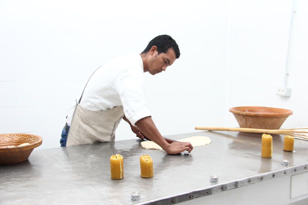 Neuer Bäcker in Traditions-Bäckerei Forn des Teatre