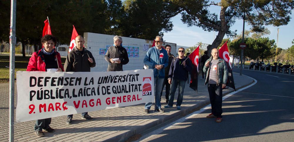 Piquetes por la huelga en la UA