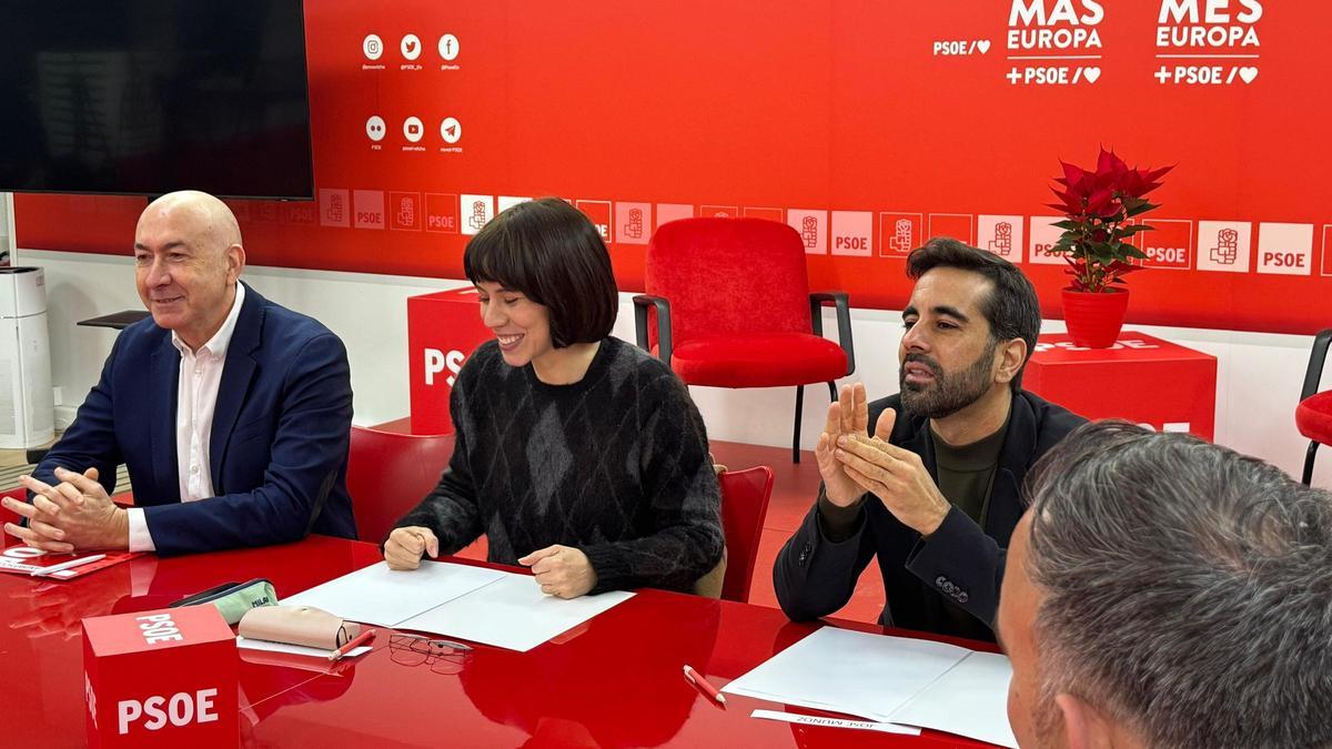 Diana Morant y el síndic José Muñoz reunidos en el Vinalopó para pedir la reversión del hospital.