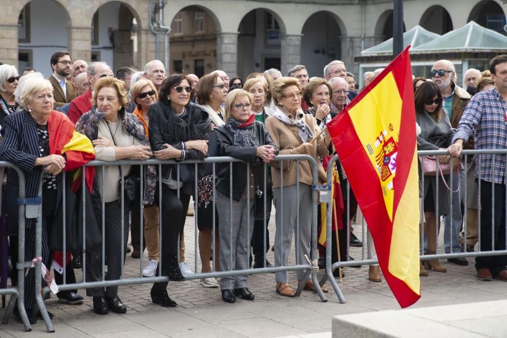 Feijóo y Francisco Vázquez muestran su apoyo a los catalanes constitucionalistas en A Coruña. // Miguel Miramontes (Roller Agencia)