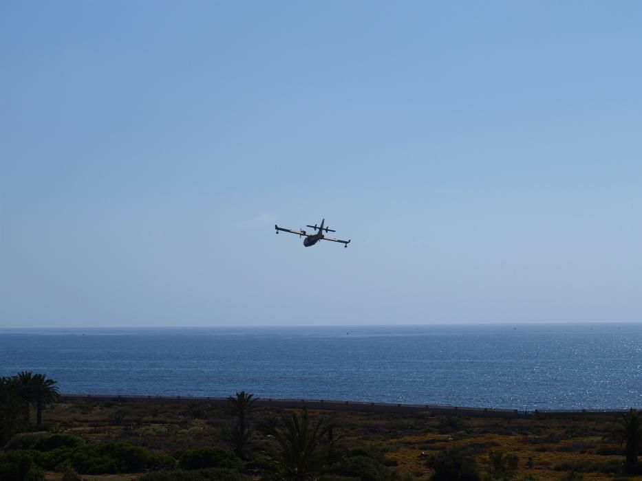 El Grupo 43 del Ejército del Aire, que opera bajo la dirección del Ministerio de Transición Ecológica en la lucha contra los incendios forestales, ha realiza entrenamientos en aguas de Torrevieja,